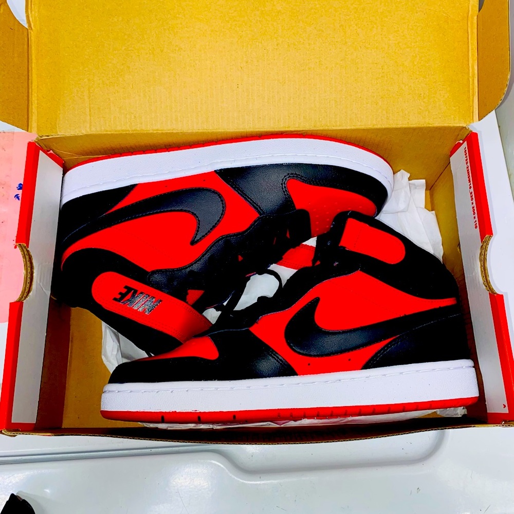 Nike court borough mid 2